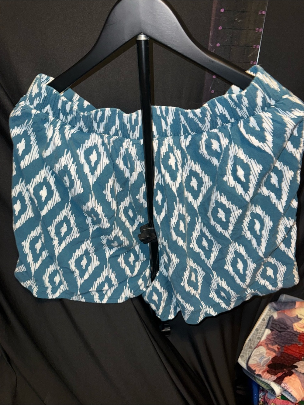 Torrid 3.5 Inch Challis Short teal and white diamond size 0